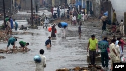 شہر کے زیادہ تر علاقے پانی میں ڈوبے ہوئے ہیں اور لوگوں کو آنے جانے میں شدید مشکلات کا سامنا کرنا پڑ رہا ہے۔ 27 اگست 2020