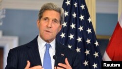 Ngoại trưởng Hoa Kỳ John Kerry phát biểu trong cuộc họp báo với Ngoại trưởng Anh Philip Hammond (không có trong hình) tại bộ Ngoại giao ở Washington 8/10/2014.