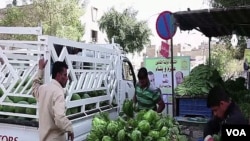 Một gian hàng bán rau quả ở Baghdad, Iraq