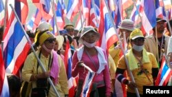 Người biểu tình chống chính phủ xuống đường ở thủ đô Bangkok, ngày 9 tháng 12, 2013.