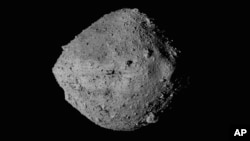 Örnek toplanan Bennu asteroiti.