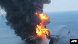 Dàn khoan Deepwater Horizon phát nổ trên giếng vào ngày 20/4, khiến 11 người thiệt mạng