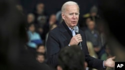 Ông Joe Biden vận động tranh cử hôm 8/12 (AP Photo/Cheryl Senter)