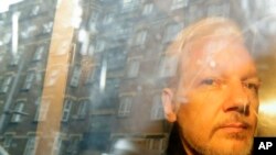 Sáng lập viên WikiLeaks, Julian Assange.