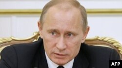 Thủ tướng Nga Vladimir Putin lớn tiếng chỉ trích vùng cấm bay, nói rằng vụ này giống như 'cuộc thập tự chinh thời trung cổ'