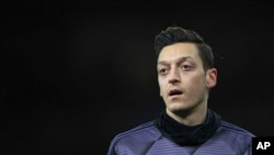 Tiền vệ Mesut Ozil của CLB Arsenal của Anh.