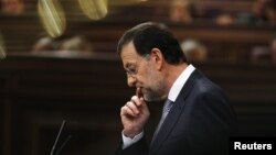 Spain's Prime Minister Mariano Rajoy gestures during a parliamentary session in Madrid, July 11, 2012. Rajoy said on Wednesday he would raise the value-added tax by 3 percentage points to 21 percent as part of a large package of tax hikes and spending cut