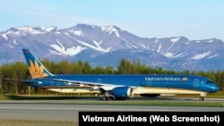 Vietnam Airlines vừa được Cục An ninh Vận tải Hoa Kỳ cấp phép cho thực hiện 12 chuyến bay hồi hương công dân Việt từ Mỹ trong năm nay.