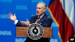 Thống đốc Texas Greg Abbott. 