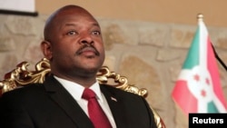 Tổng thống Burundi Pierre Nkurunziza định ra tranh cử cho nhiệm kỳ thứ ba, một hành động không hoàn toàn phù hợp với hiến pháp.