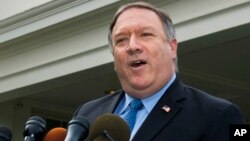 Ngoại trưởng Mike Pompeo trả lời các phóng viên bên ngoài Tòa Bạch Ốc ngày 9/10/2018.