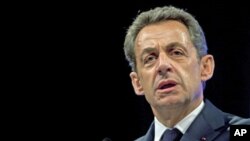 Tổng thống Pháp Nicolas Sarkozy đứng trước một cuộc tranh đua gay go.