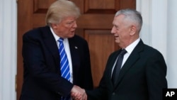 Tổng thống mới đắc cử Donald Trump và Tướng Thủy quân lục chiến hồi hưu James Mattis.