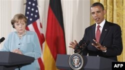 Tổng thống Obama tuyên bố tại Tòa Bạch Ốc bên cạnh Thủ tướng Đức Angela Merkel, ngày 8/6/2011