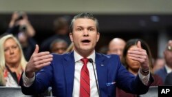 ABD Başkanı seçilen Donald Trump'ın Savunma Bakanı olarak aday gösterdiği Pete Hegseth, adaylığının Senato'daki onay süreci kapsamında Kongre'de düzenlenen oturuma katıldı ve senatörlerin sorularını yanıtladı.