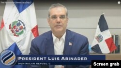 El presidente de República Dominicana, Luis Abinader, interviene en la Cumbre para la Democracia el 10 de diciembre de 2021. 