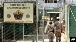 Tư liệu- Lính Mỹ canh gác tại Trại Delta, một nhà tù do quân đội quản lí, tại vinh Guantanamo , Cuba, ngày 27 tháng 06 năm 2006. 