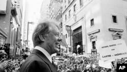 29 Ekim 1976 - Yaklaşık 35 bin kişi, ABD başkan adayı Jimmy Carter'ın Philadelphia şehir merkezinde yapacağı konuşmayı bekliyor.