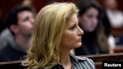 Summer Zervos, một cựu thí sinh trên chương trình truyền hình "The Apprentice," cáo buộc Tổng thống Trump phỉ báng vì ông nói cô bịa đặt điều mà cô nói là hành vi sàm sỡ không mong muốn của ông vào năm 2006.