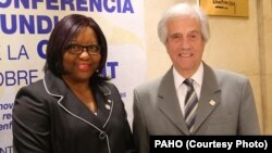 Bà Carissa Etienne, Giám đốc Tổ chức Y tế Liên Mỹ (PAHO), và Tổng thống Uruguay Tabare Vazquez.