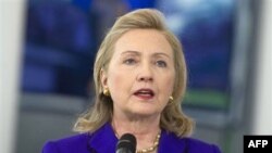 Ngoại trưởng Clinton nói rằng sự tổn thất nhân mạng trong cuộc xung đột thật đáng tiếc