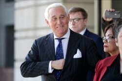 Roger Stone Washington'daki federal mahkemeden çıkarken, 15 Kasım 2019. (REUTERS)