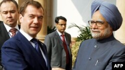 Tổng thống Nga Dmitry Medvedev (trái) gặp Thủ tướng Ấn Ðộ Manmohan Singh tại New Delhi, ngày 21/12/2010